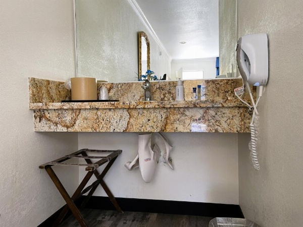 Americas Best Value Inn and Suites -Yucca Valley image 78